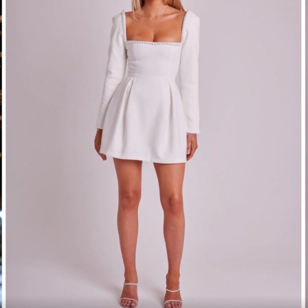Elegant White Long Sleeve Dress with Pearl Accents - Picture 2 of 4